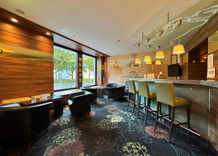 Secession An Der Oper Otel