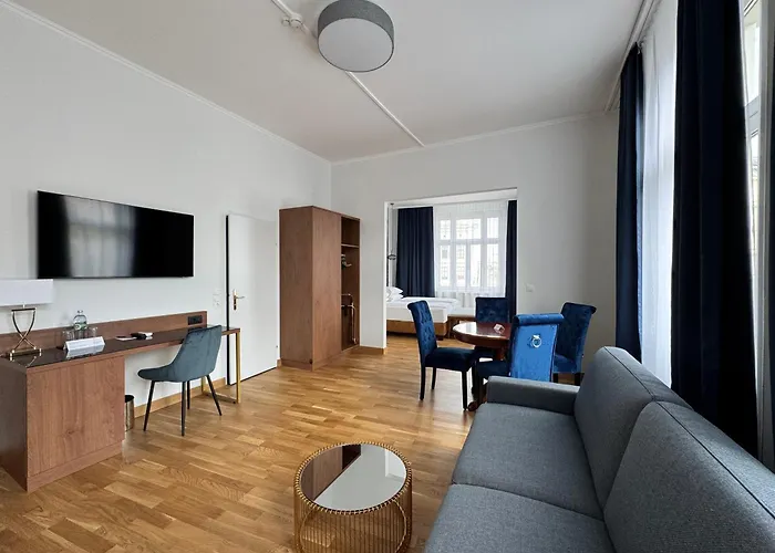 Secession An Der Oper Otel Viyana