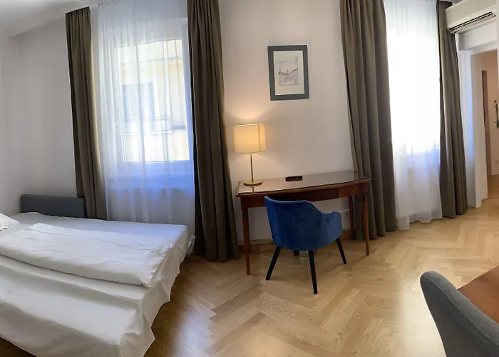 Secession An Der Oper Otel Viyana