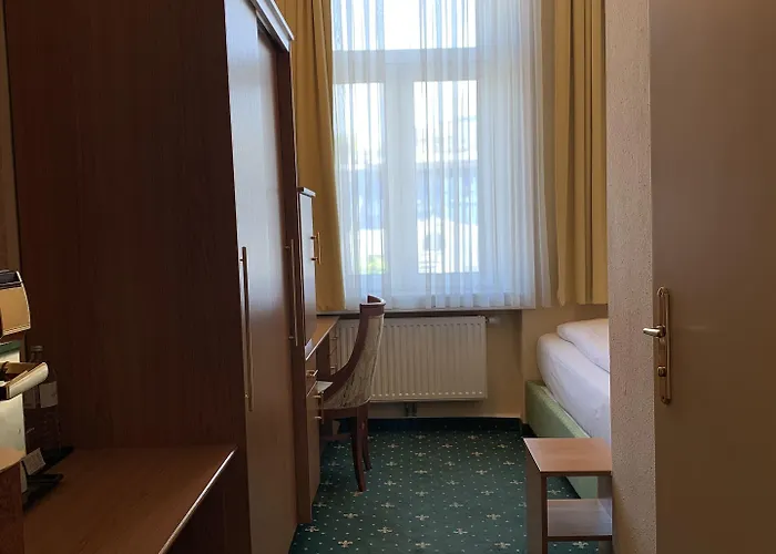 Secession An Der Oper Otel